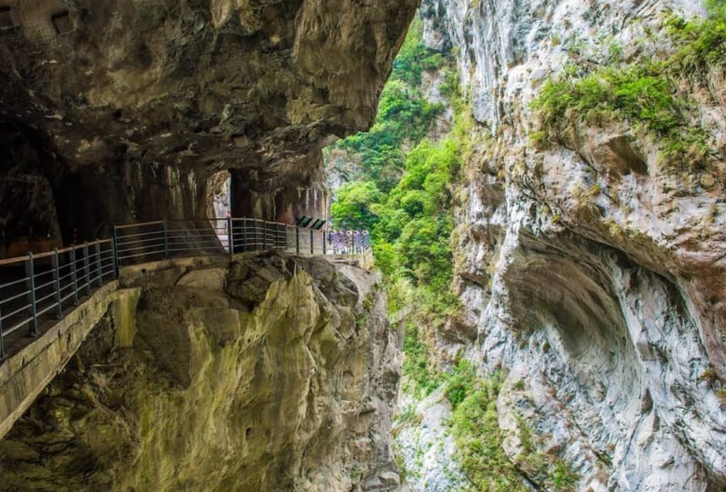 {isset($pic['title'])?$pic['title']:''}