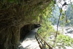 {isset($pic['title'])?$pic['title']:''}