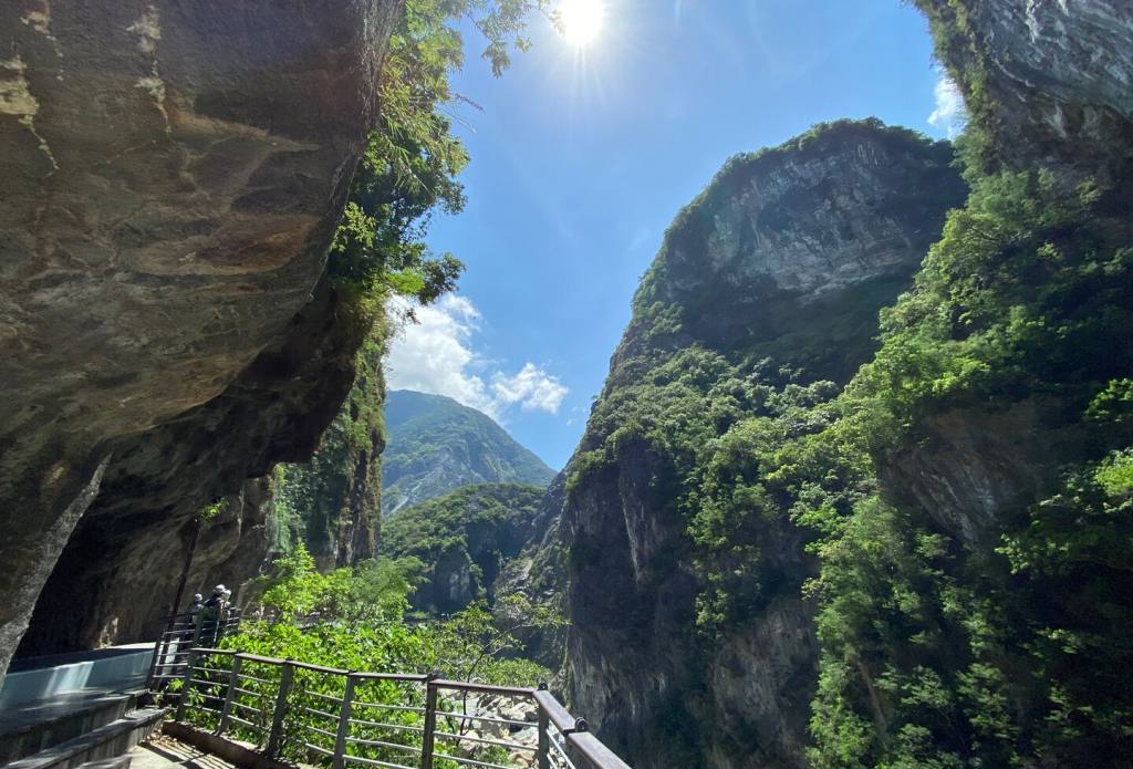 {isset($pic['title'])?$pic['title']:''}