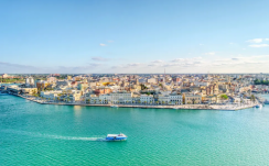 {isset($pic['title'])?$pic['title']:''}