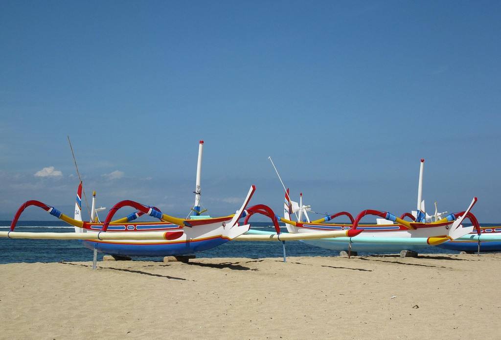 {isset($pic['title'])?$pic['title']:''}