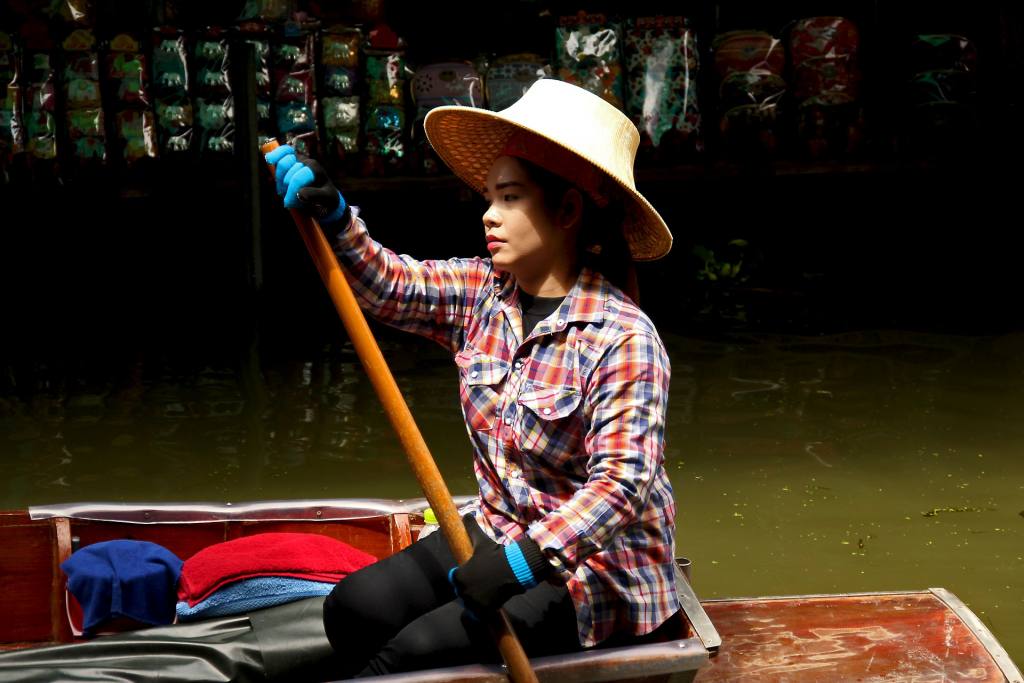 {isset($pic['title'])?$pic['title']:''}