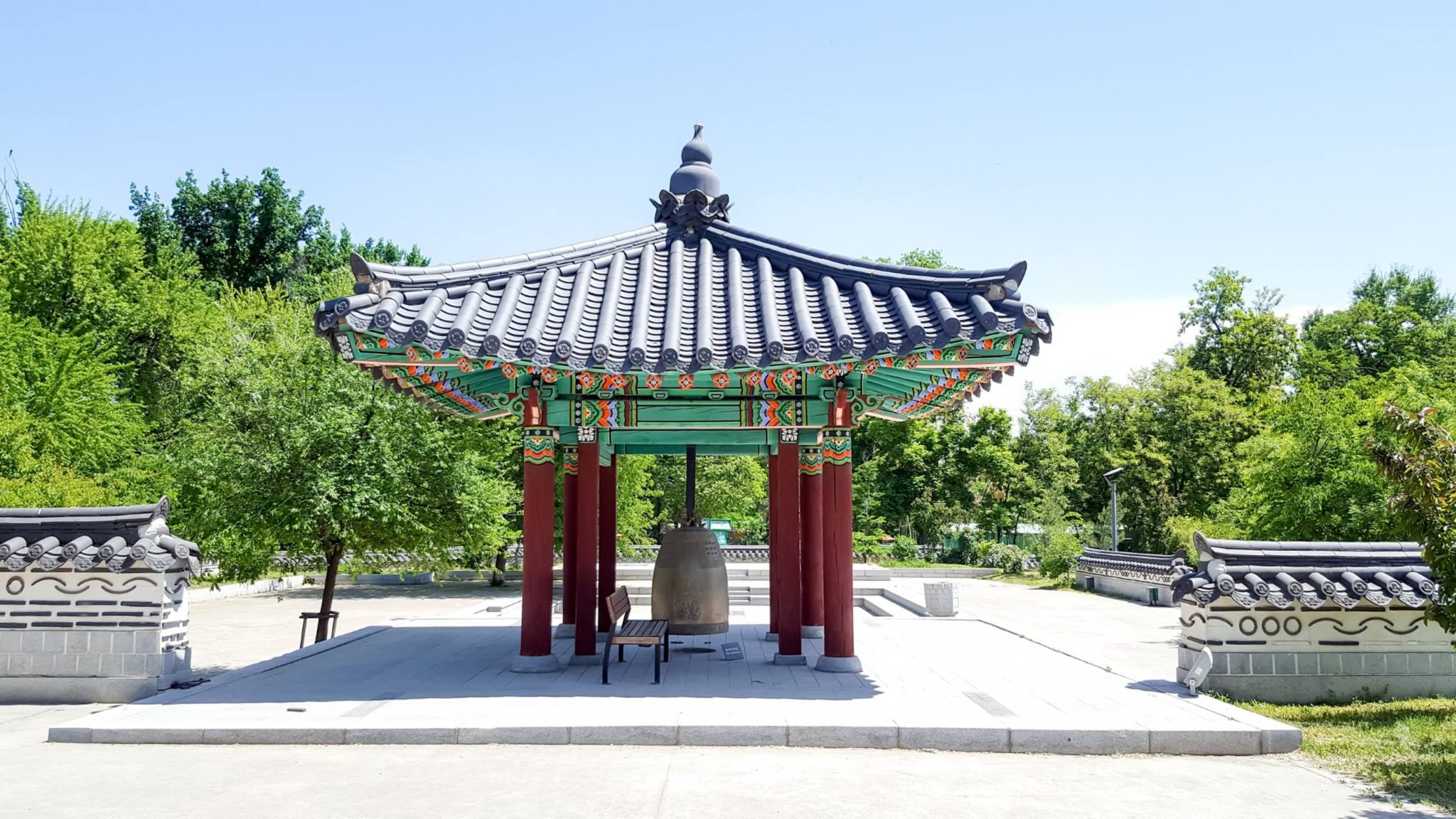 {isset($pic['title'])?$pic['title']:''}