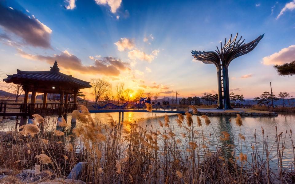 {isset($pic['title'])?$pic['title']:''}